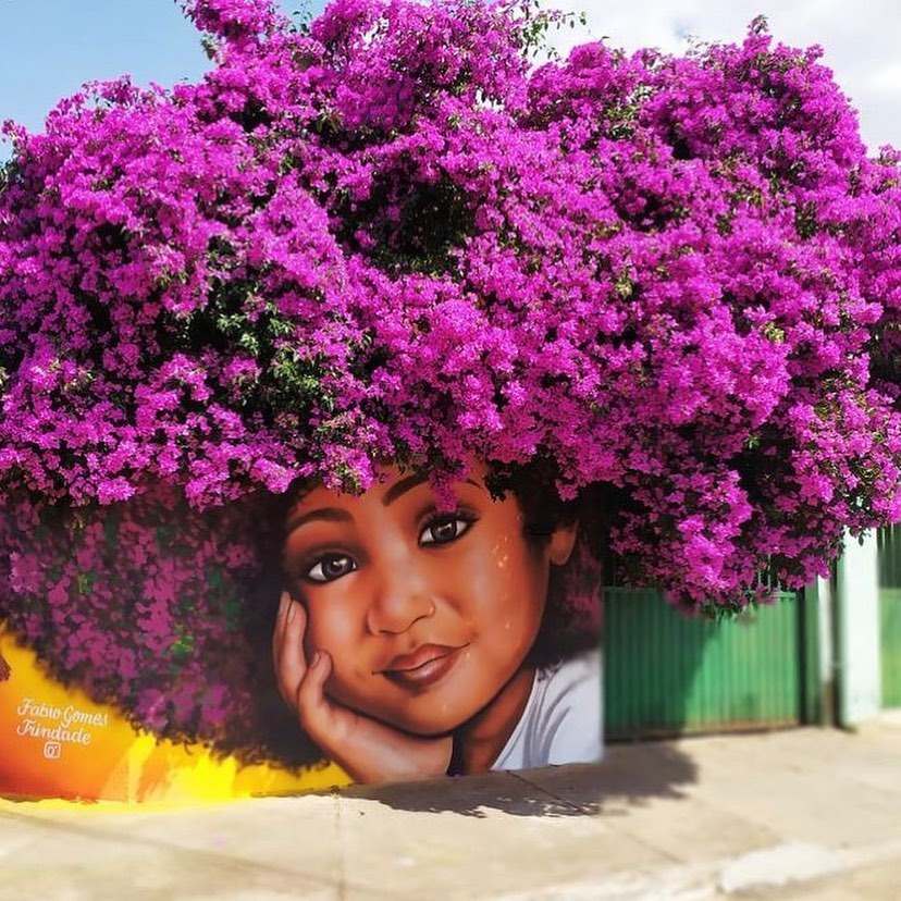 Художник украсил улицы портретами на стенах, вписав их в ландшафт городских деревьев - TwitNow.ru
