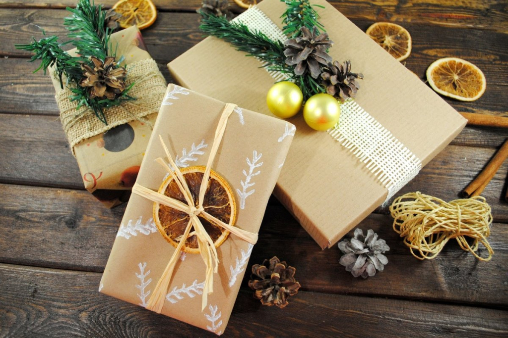 Как красиво упаковать подарок на Новый год и Рождество - TwitNow.ru