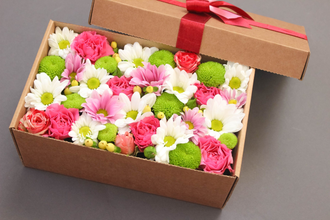 Цветы в коробке: в чем преимущества оформления - TwitNow.ru
