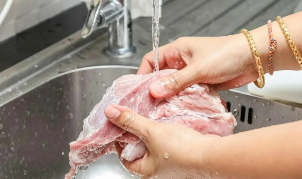 Как помыть курицу перед приготовлением и нужно ли это делать - TwitNow.ru