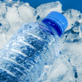 Почему следует замораживать бутылки с водой под углом