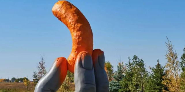 Оранжевую палочку Cheetos увековечили в Канаде - TwitNow.ru