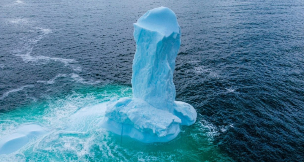 Турист сфотографировал айсберг в виде фаллоса и стал знаменитым - TwitNow.ru